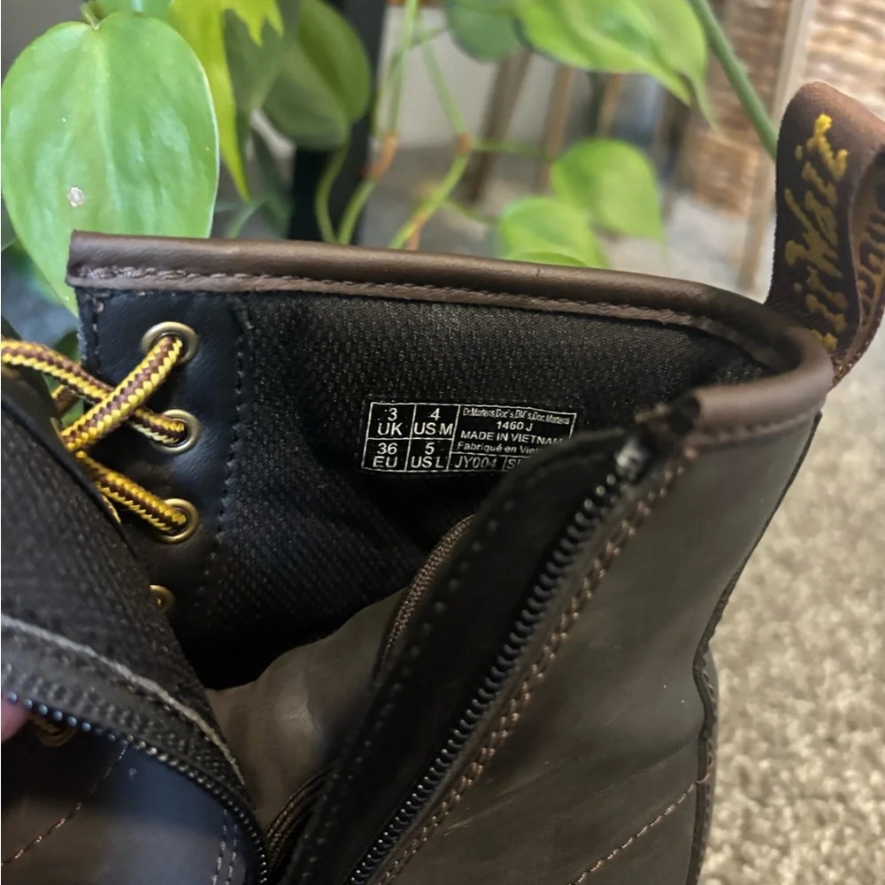 Dr. Martens Youth 1460 Wildhorse Leather Lave Up Boots | EU 36